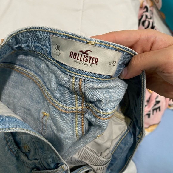 Distressed shorts - Picture 3 of 3